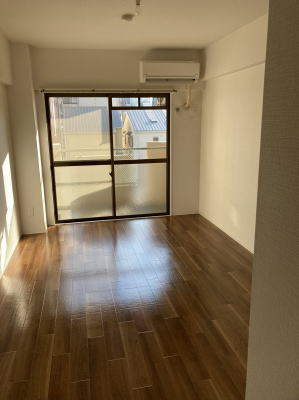 ３階で南向きに遮蔽物がないので陽当たり良好です。