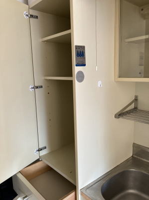 カップ麺や保存食の保管に便利な収納棚