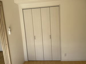 洋室には収納があります