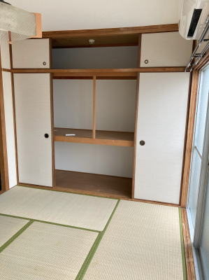 南側の押入収納